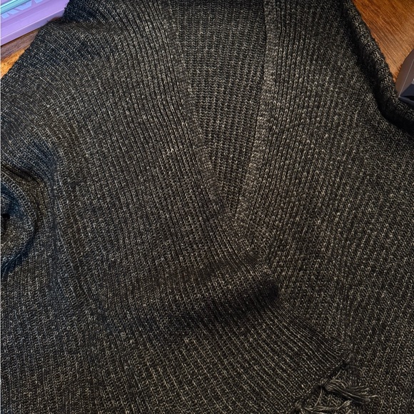 American Eagle Outfitters Black and Gray Knit Poncho/Shrug - Picture 2 of 10